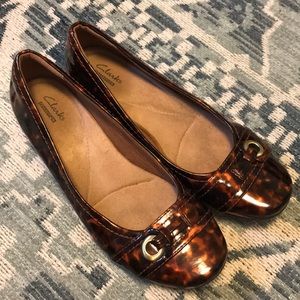 Clarks tortoise shell flats